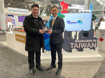 【TECO-Boston】Director-General Jonathan Sun visited the Taiwan Pavilion in ACTFL 2022